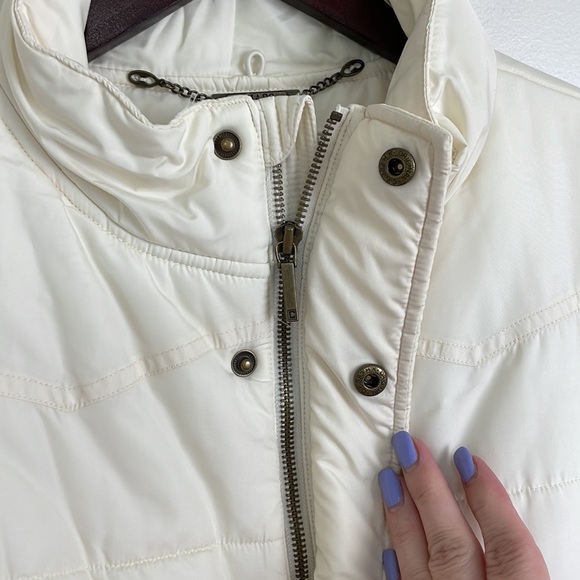 Chaps Ivory Puffer Vest. Size Medium - Picture 3 of 10